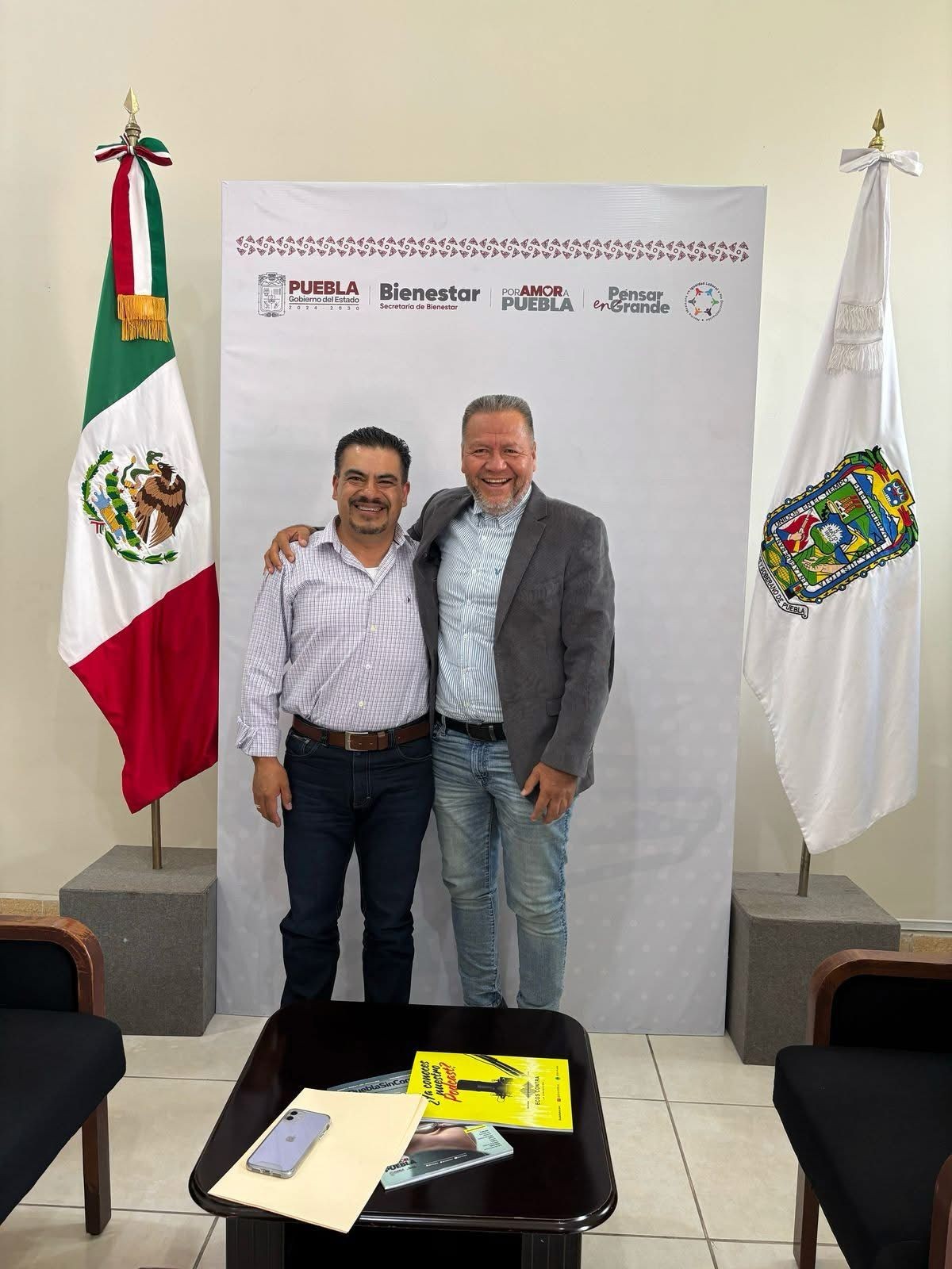 El presidente municipal, Profr. Albino Solis Ambrosio, se reunió con el Arquitecto Enrique Martínez, Coordinador Estatal de Obras Comunitarias. 🏛️🤝