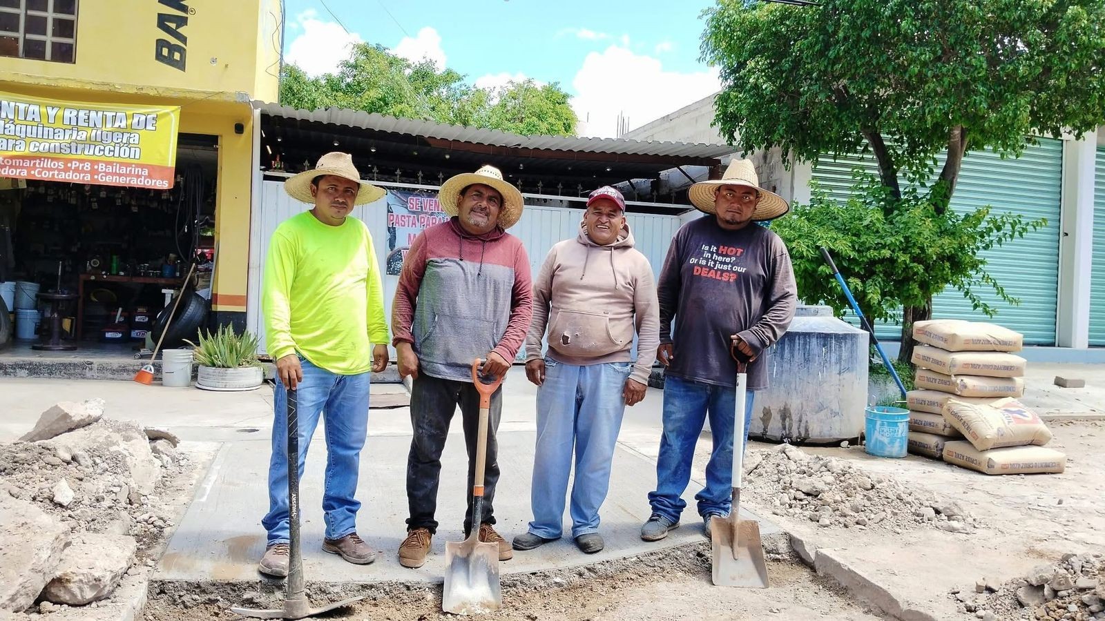 El Honorable Ayuntamiento, bajo la dirección del presidente municipal Profr. Albino Solis Ambrosio, continúa trabajando en las reparaciones necesarias para mejorar la movilidad vehicular.