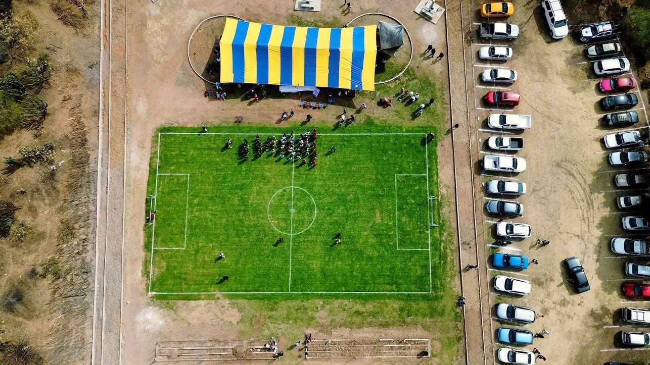 entrega del Campo de Fútbol con pasto natural