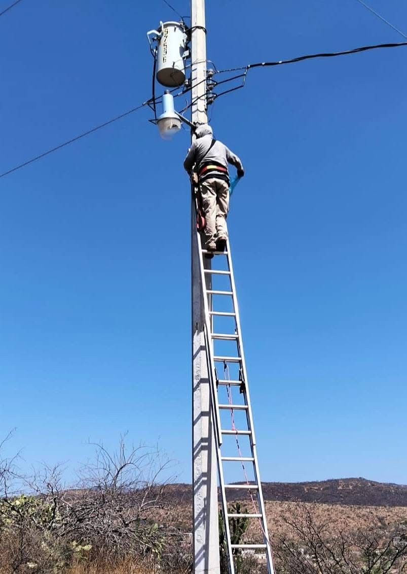💡🔧 Mantenimiento de alumbrado público en San José Álamo.