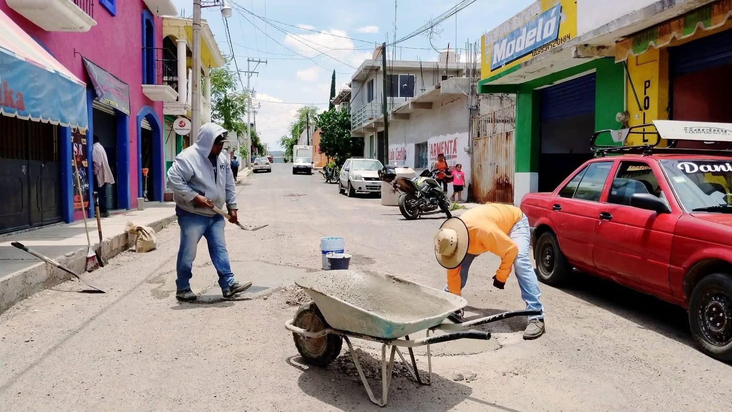 🚧👷‍♂️ ¡Bacheo en vialidades principales! 🚜